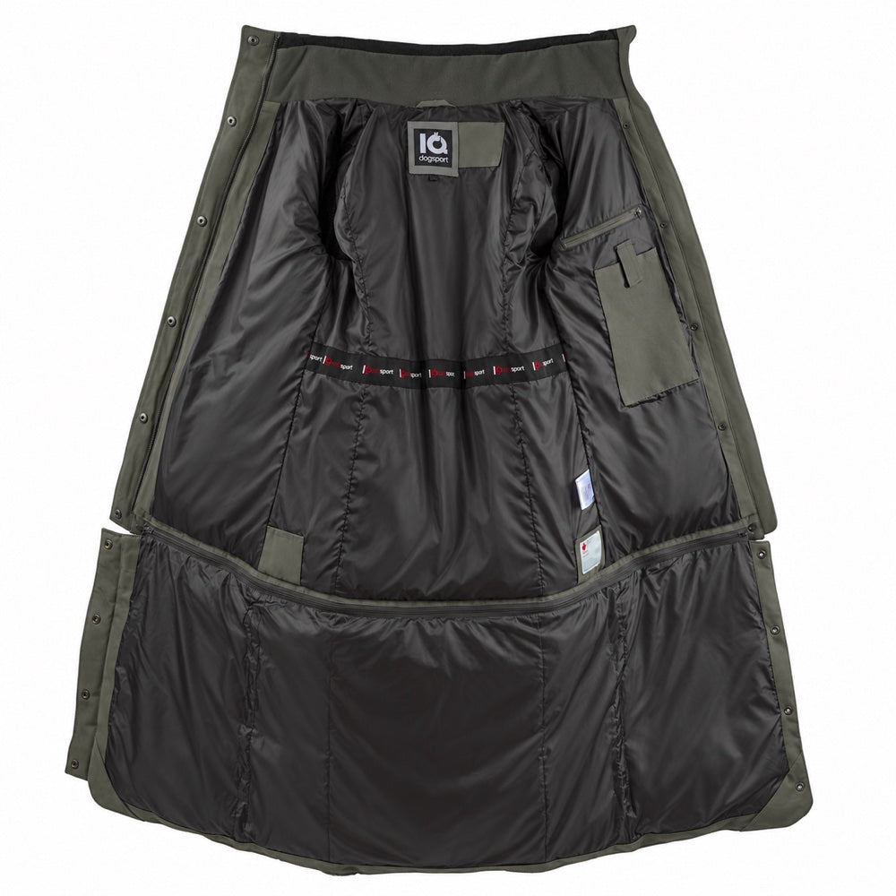 Warm insulation of the IQ Women’s Zip-Off Winter Coat – inside view