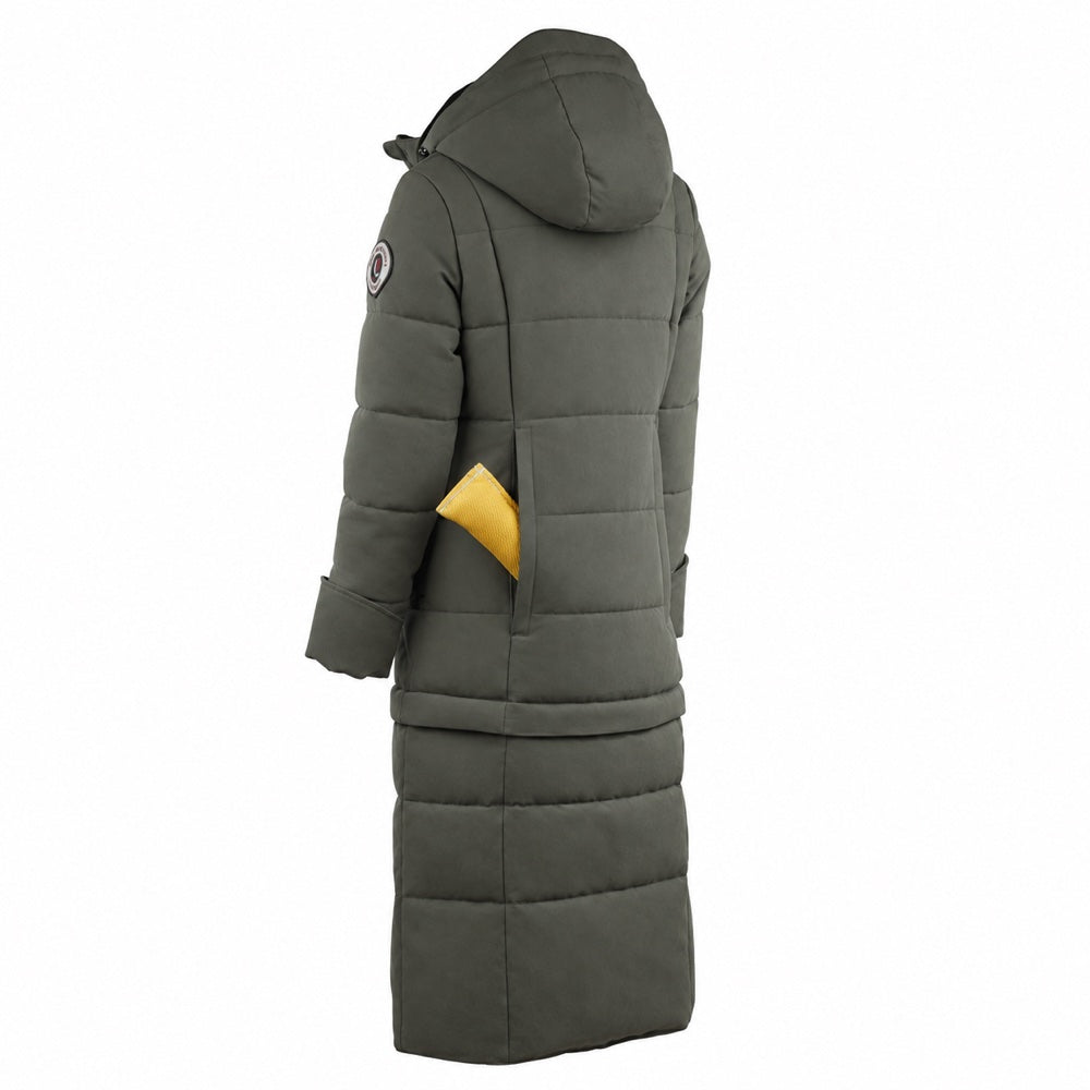 XL rear pocket with zips on the IQ Winter Coat – room for toys and lead