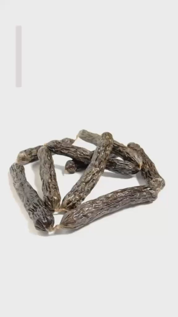 Load video: Video: IQ Sticks Pferd als Trainingssnack im Hundetraining